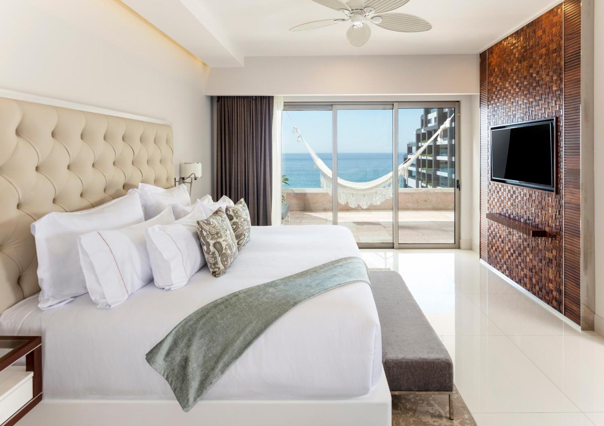 Two-Bedroom Ocean View 1 King Bed 2 Queen Beds